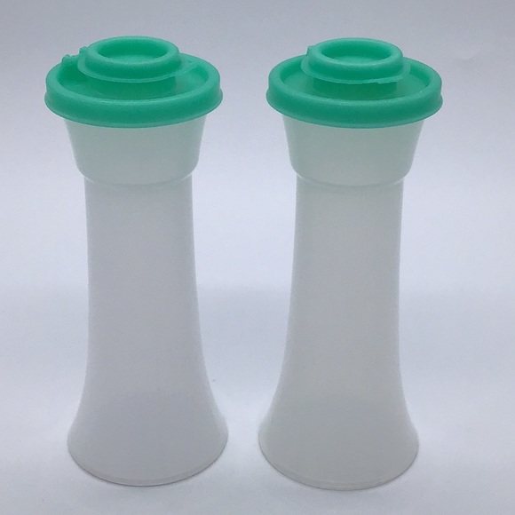 Tupperware Large Hourglass Salt & Pepper Shaker Set - Picture 1 of 6